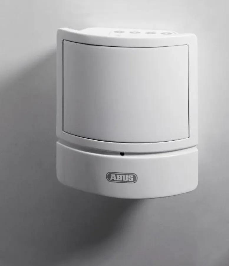 Perfekt getarnt: Der Mini-Camrekorder im PIR-Gehäuse.