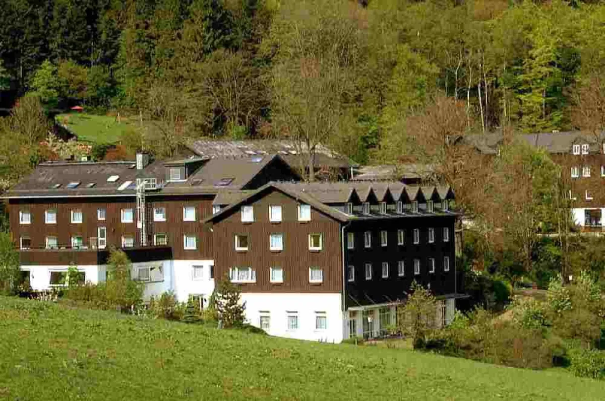 UNIVITA Gut Holmecke mit eigenem Geände