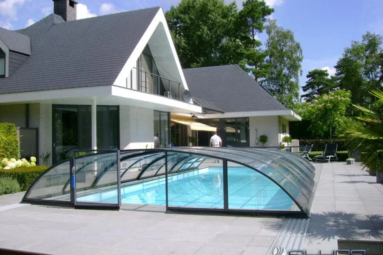 Bild: Schwimmbadüberdachungen und Poolüberdachungen von Alutherm Deutschland