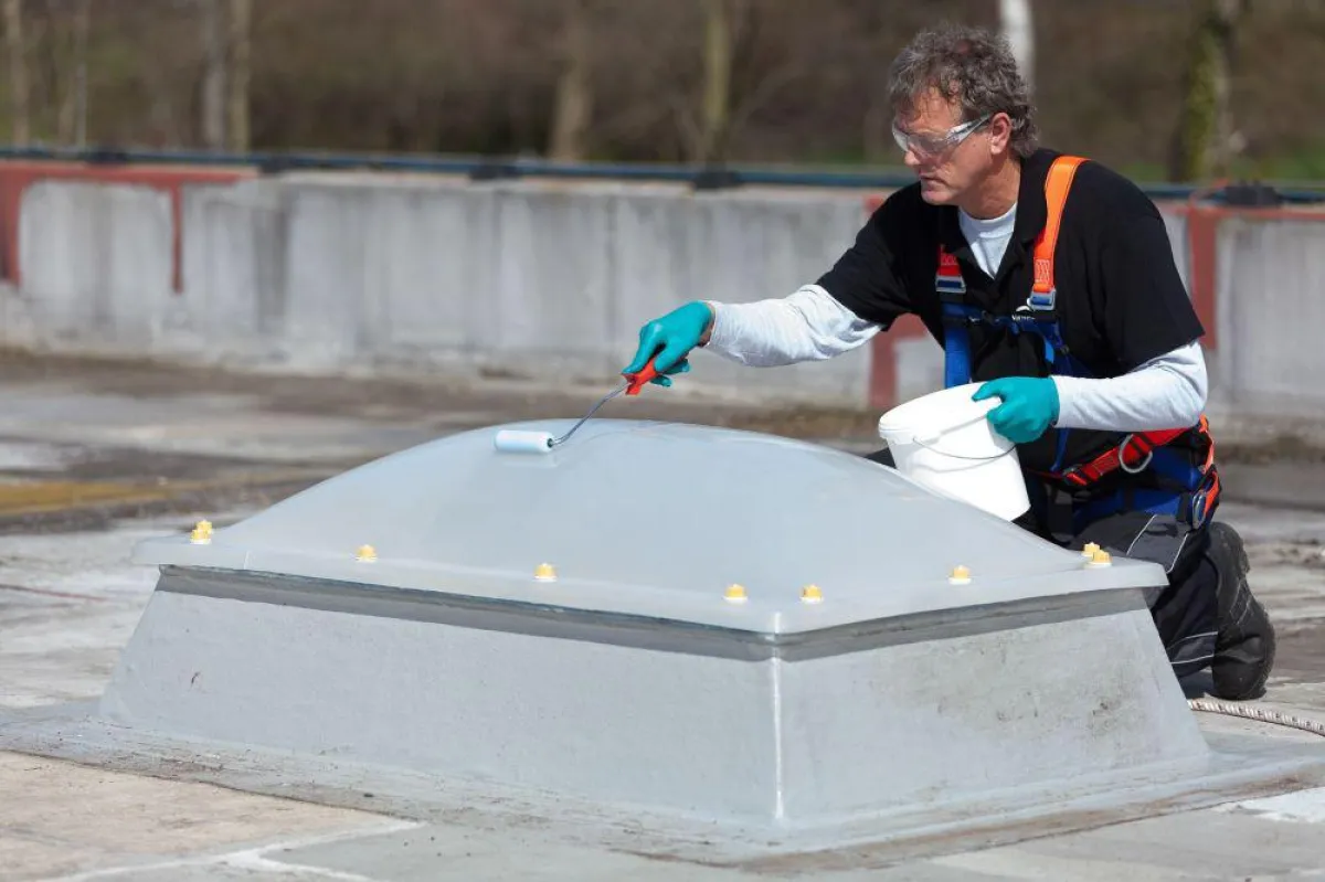 Kemperol Fallstop macht Lichtkuppeln nach dem Einbau durchsturzsicher.