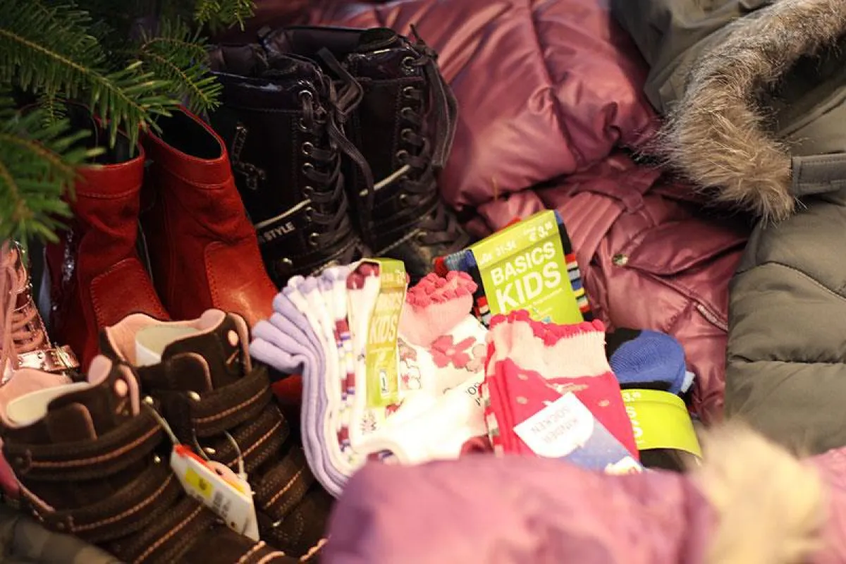 Viele Kinder wünschen sich warme Kleidung und feste Schuhe bei der Spendenaktion der Euroweb Stiftung