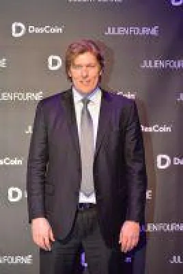 Bild: DasCoin und Julien Fournie erkunden die Zukunft der Mode und Blockchain bei Eiffelturm-Event