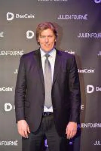 Bild: DasCoin und Julien Fournie erkunden die Zukunft der Mode und Blockchain bei Eiffelturm-Event