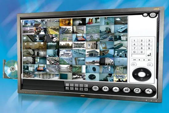 Bild: 42” Monitor und Panel-PC