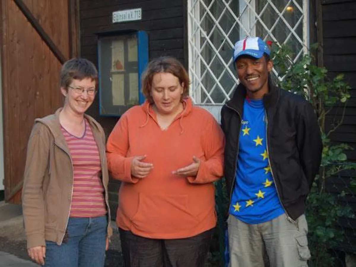 Jüngster Kleingartenvorstand Hamburgs beim Verein Elbinsel 713 e.V. - von links nach rechts Christiane Feist (38, Kassiererin), Alexandra Krebs (34, Vorsitzende), Júlio César Tavares (Schritfführer, 3