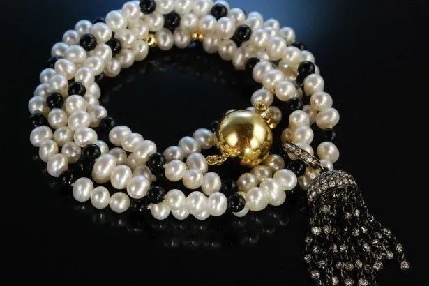 Funkelnde Diamanten unterm Weihnachtsbaum – Geschenkideen von Die Halsbandaffaire für jeden Geldbeutel Bild: Funkelnde Diamanten unterm Weihnachtsbaum – Geschenkideen von Die Halsbandaffaire für jeden Geldbeutel