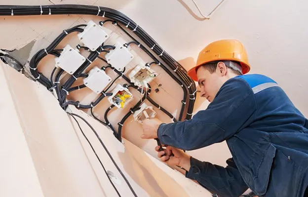 Neue Elektrotechnik für die Schule Bild: Neue Elektrotechnik für die Schule