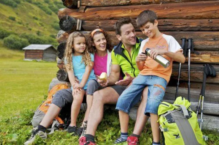 Bild: Sommerurlaub in den Tiroler Bergen: Natur und Erholung pur mit Abenteuer und Sport für die ganze Familie
