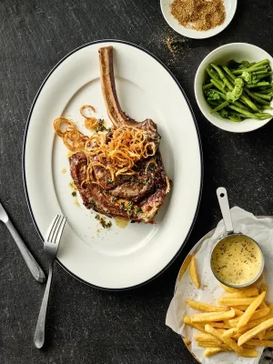 Bild: Traditionelle Speisen 2.0: Authentisch und modern – Porzellan von Tafelstern rundet den Look ab