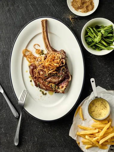 Traditionelle Speisen 2.0: Authentisch und modern – Porzellan von Tafelstern rundet den Look ab Bild: Traditionelle Speisen 2.0: Authentisch und modern – Porzellan von Tafelstern rundet den Look ab