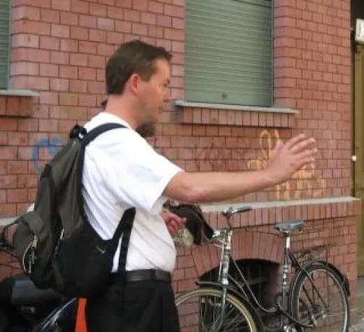 Bild: Rezension in der aktuellen Zitty: Niklas entdeckt Prenzlauer Berg. Eine Stadtführung mit Cliewe Juritza