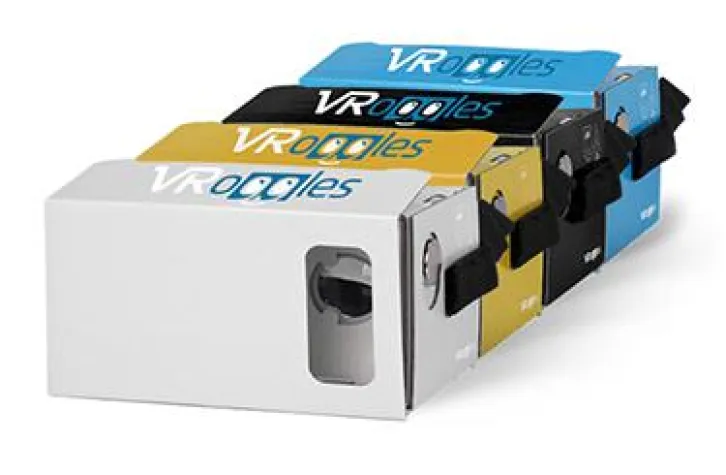 Bild: Das größte Cardboard der Welt 'VRoggles' von World of VR wird auf der gamescom 2015 Messe gezeigt