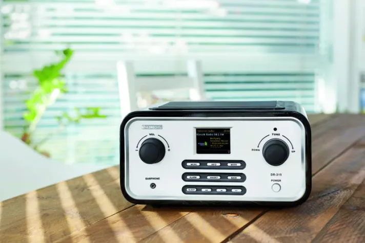 Bild: Unendliche Empfangsvielfalt in edlem Hochglanzgehäuse