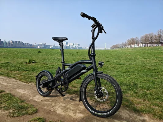 Bild: Verkaufsstart des STEEREON B25