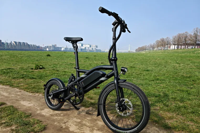 Bild: Verkaufsstart des STEEREON B25