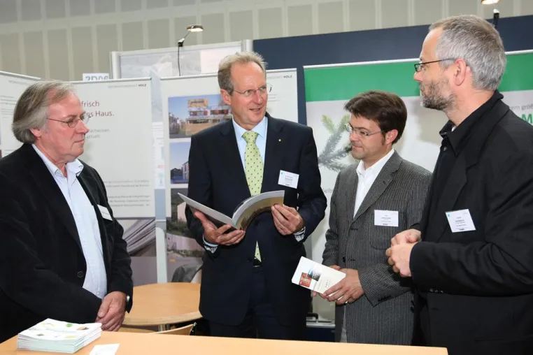 Nachhaltig Bauen – natürlich mit Holz Bild: Nachhaltig Bauen – natürlich mit Holz