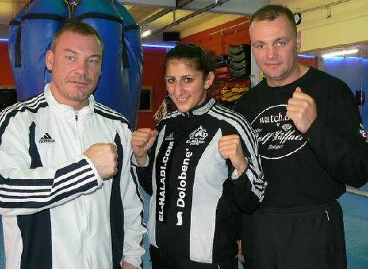 Rola El-Halabi mit ihren Trainern Thorsten Schmitz (re.) und  Jürgen Grabosch (li.).