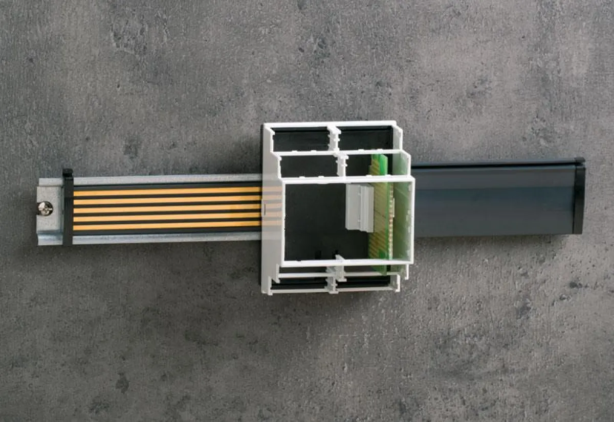 Energie- und Datenübertragung in der DIN-Schiene