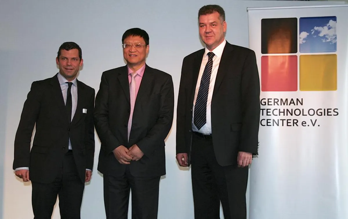 Sebastian Blecke (ORCO-GSG GmbH) und Prof. Ulf Stremmel (GTC) begrüßten Chen Xianjin (SITEC)