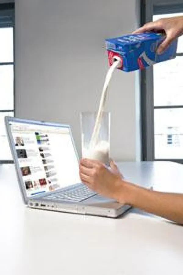 Kleckerfrei genießen mit der Weihenstephan Haltbare Alpenmilch.