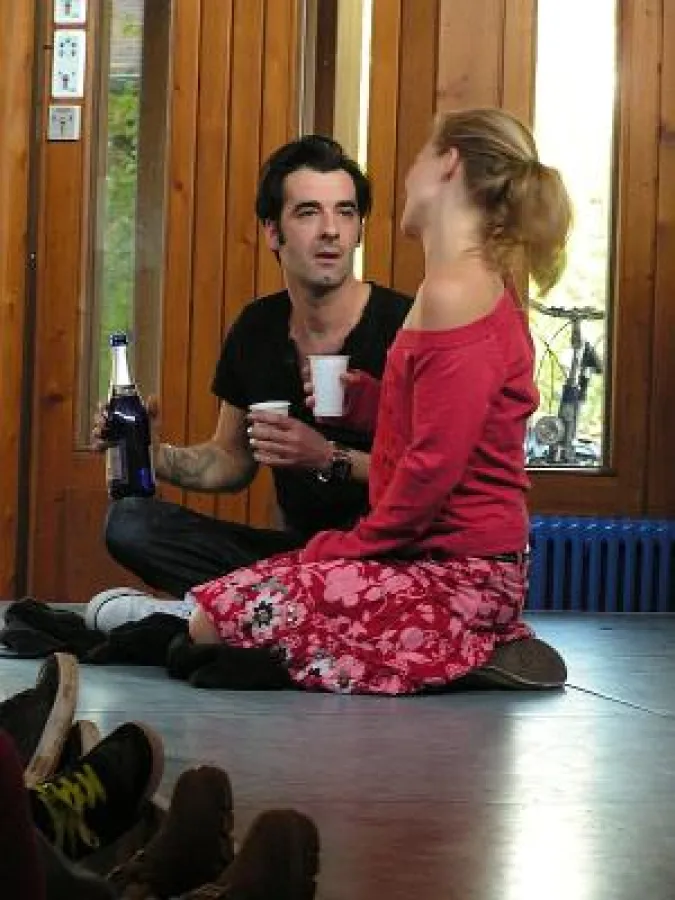 Alkohol hat für Julio (F. Esposito) und Hannah (A. Kersten) verhängnisvolle Folgen (Bild: wort.laut)