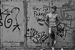 MITTENDRIN - Bilder des Fotografen Deniz Yücel zum Thema \"Schwul in der Provinz, ...\" Bild: MITTENDRIN - Bilder des Fotografen Deniz Yücel zum Thema \"Schwul in der Provinz, ...\"