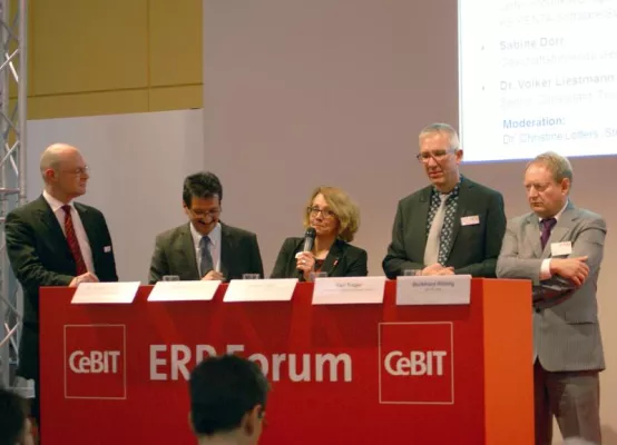 Bild: Arbeitswelt 4.0 - Ohne Menschen geht es nicht - HR-Themenschwerpunkt auf CeBIT 2016