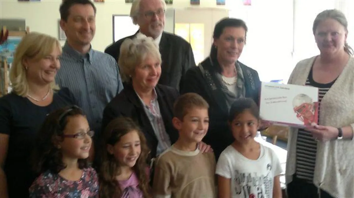 Übergabe des ersten Zahnrettungsboxpaketes in Remscheid durch die Zahnärzte-Initiative Remscheid und Bürgerstiftung Remscheid