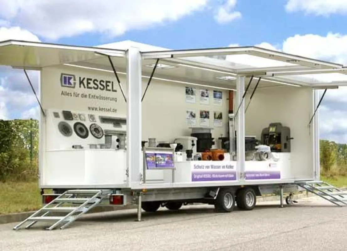Entwässerungstechnik sehen, verstehen, ausprobieren und anfassen – mit dem neuen KESSEL-Präsentationswagen kein Problem.