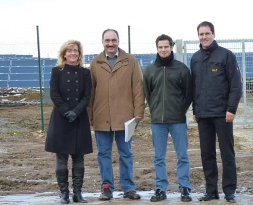 Bild: Solarpark der Bürger-Solar-Genossenschaft SonnenBank Dillinger Land eG in Betrieb genommen