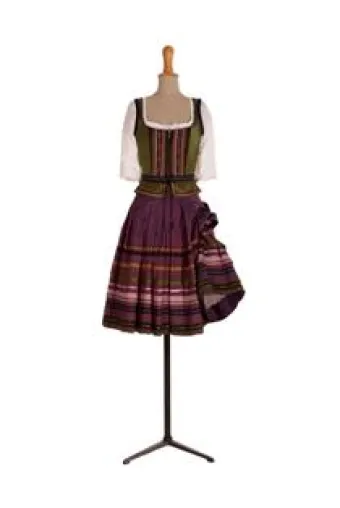 Münchner Oktoberfest meets Hippie — Michaela Keune setzt mit kurzem Hippie-Dirndl neuen Wiesn-Trend Bild: Münchner Oktoberfest meets Hippie — Michaela Keune setzt mit kurzem Hippie-Dirndl neuen Wiesn-Trend