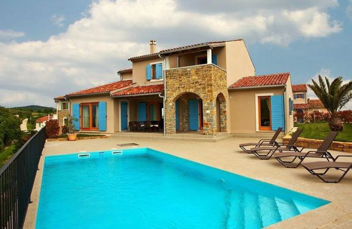 z.B. 5-Sterne Ferienhaus CIL501 für 8 Personen in Buje-Baredine (Kroatien) ab € 970,-/Woche