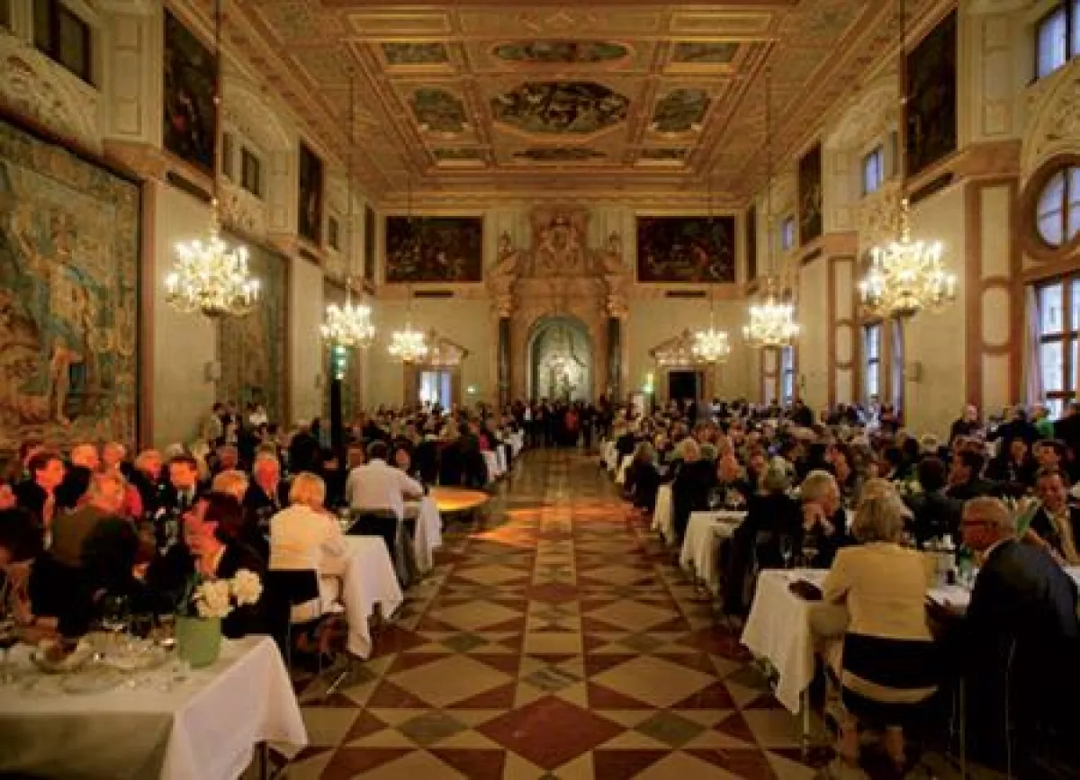 100 Jahre BDA in Bayern, gefeiert wurde – im Schein von historischen Kronleuchtern und modernen Kreon Leuchten – im Kaisersaal der Residenz in München. (Foto: BDA Bayern)
