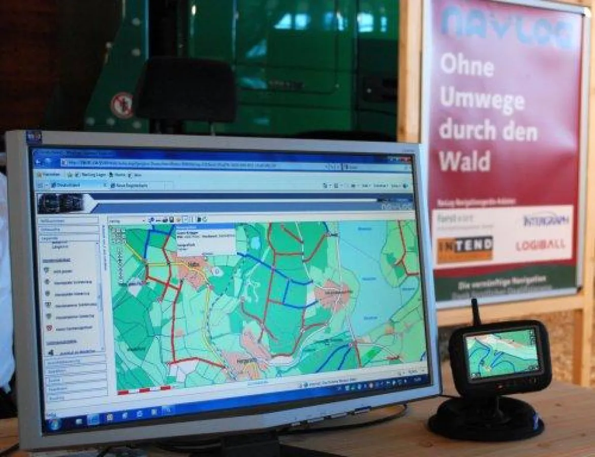 Webclient und eines der ersten Navigationsgeräte mit NavLog-Datensatz auf der LIGNA