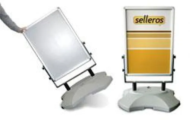 Bild: Praktischer Kundenstopper für starke Windverhältnisse