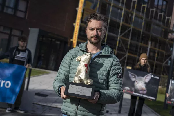 Bild: "Preis der Herzlosigkeit" 2022 geht an Schlachtunternehmen Westfleisch 