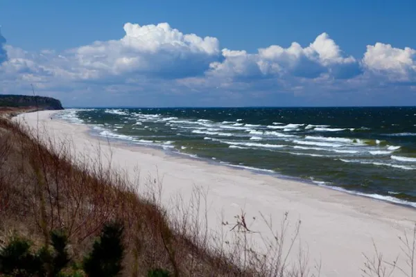 Bild: Ein ruhiger Urlaub zum Erholen inmitten unberührter Küstenlandschaft der polnischen Ostsee