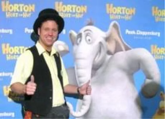 Bild: Kinderentertainer Markus Poétes mit seiner Zaubershow bei der Deutschlandpremiere von "Horton hört ein Hu"