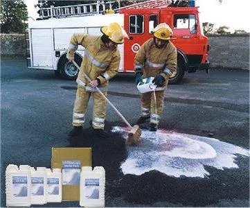 Bild: Öl-Reinigungsmittel (Bio) für Asphalt, Industrieböden, Beton, Stein etc.