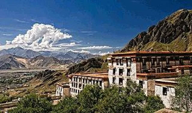 Bild: Kloster Drepung in Lhasa von chinesischer Polizei belagert: Saka Dawa Praxis verboten