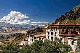 Bild: Kloster Drepung in Lhasa von chinesischer Polizei belagert: Saka Dawa Praxis verboten