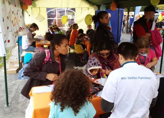 Bild: „Kinder brauchen Zeit“ Betreut.de beim Weltkindertagsfest auf dem Potsdamer Platz in Berlin