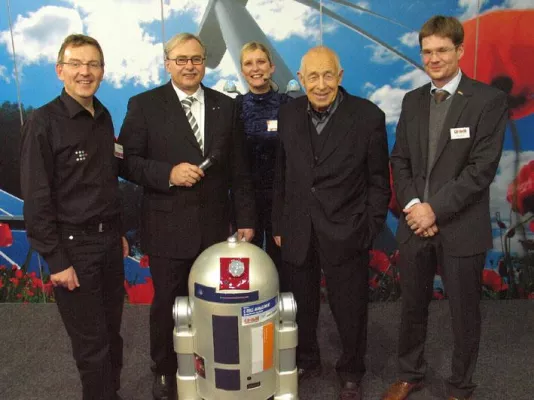 Bild: Business Plus Messe für Hardy Schmitz erfolgreich - Dr. Heiner Geißler auf Gemeinschaftsstand