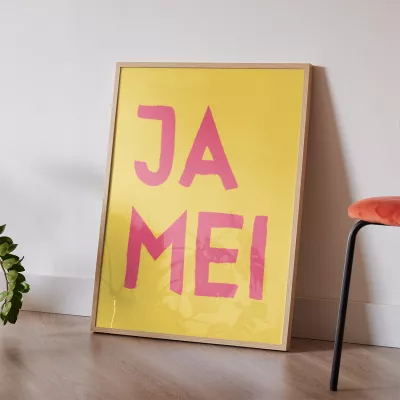 Bild: Bayrische Lebensfreude trifft modernes Design: Einzigartige Drucke von Susi Neumair erobern Wohnräume