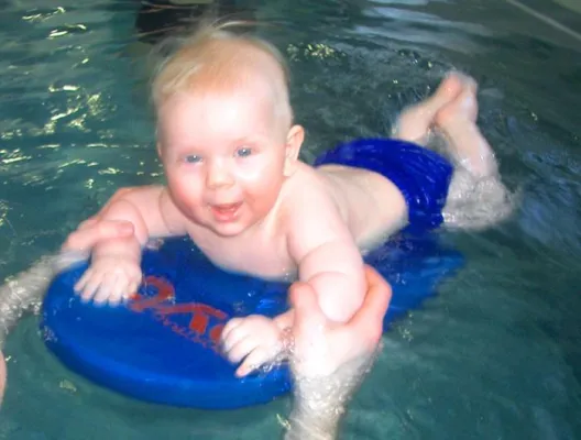 Neue Website informiert über Babyschwimm-Angebote in und um Leipzig Bild: Neue Website informiert über Babyschwimm-Angebote in und um Leipzig