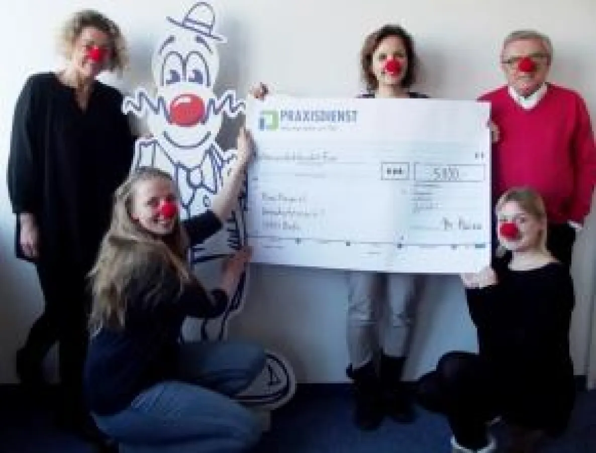 Weihnachtsaktion Praxisdienst - Spende an ROTE NASEN