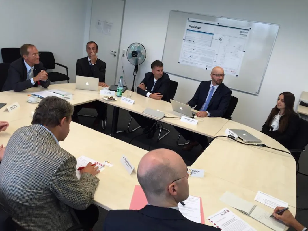 Staatsminister Axel Wintermeyer zu Besuch bei den Forschungspartnern von FlexiVote