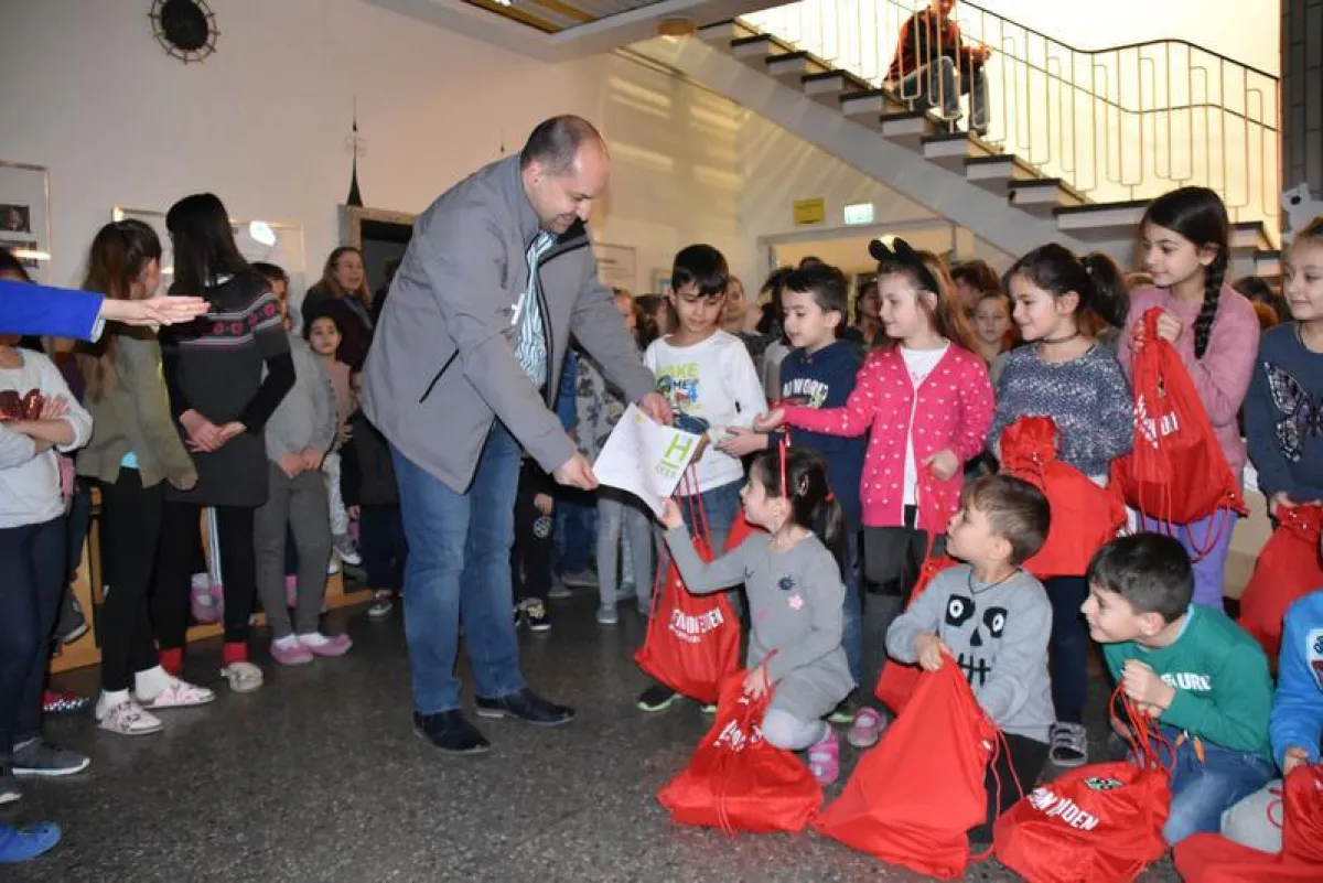 Prämierung der Sieger durch Sven F. Andres von der Hochschule Hannover (HsH/Sambleben)