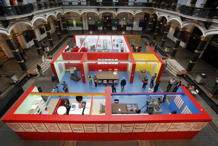 Bild: Größte Bauhaus-Ausstellung aller Zeiten mit Ausstellungswänden von Eternit