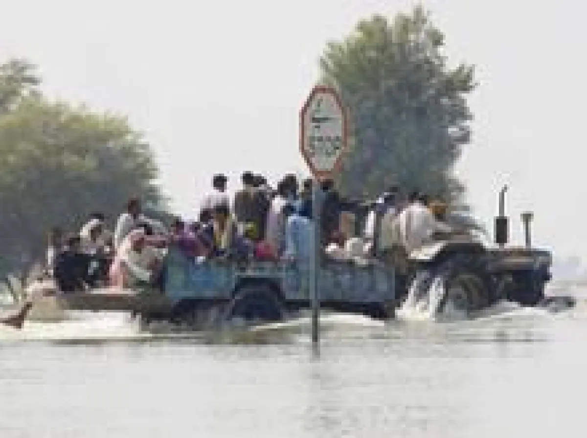In vielen Teilen Pakistans steht das Wasser noch immer. Foto: CARE/Thomas Schwarz